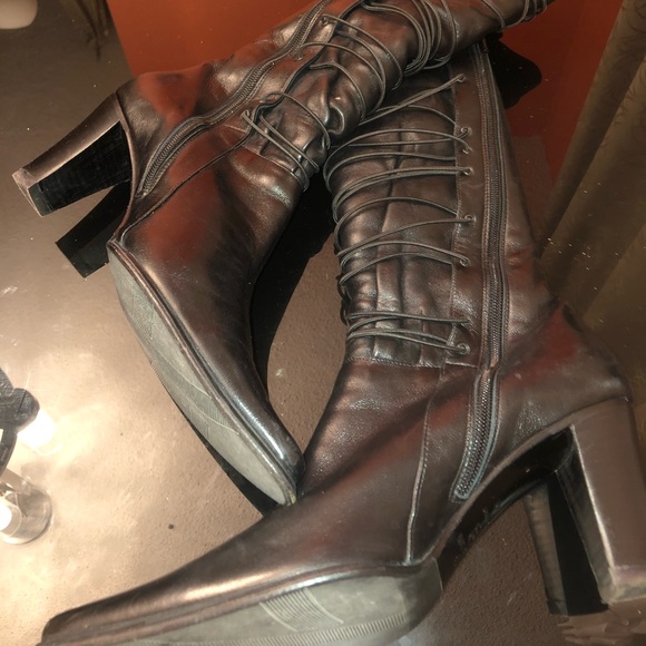 Mid high, leather Italian boots - Picture 2 of 3